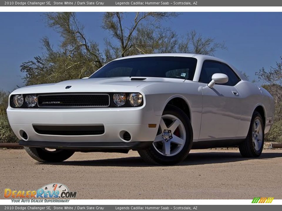 Front 3/4 View of 2010 Dodge Challenger SE Photo #1