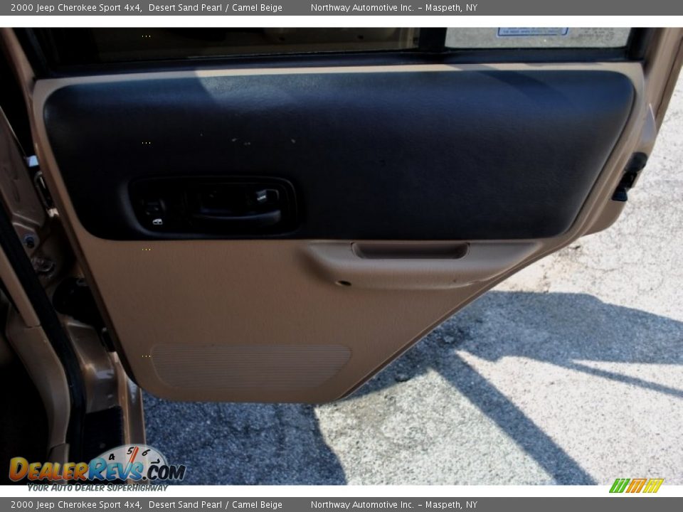 2000 Jeep Cherokee Sport 4x4 Desert Sand Pearl / Camel Beige Photo #16