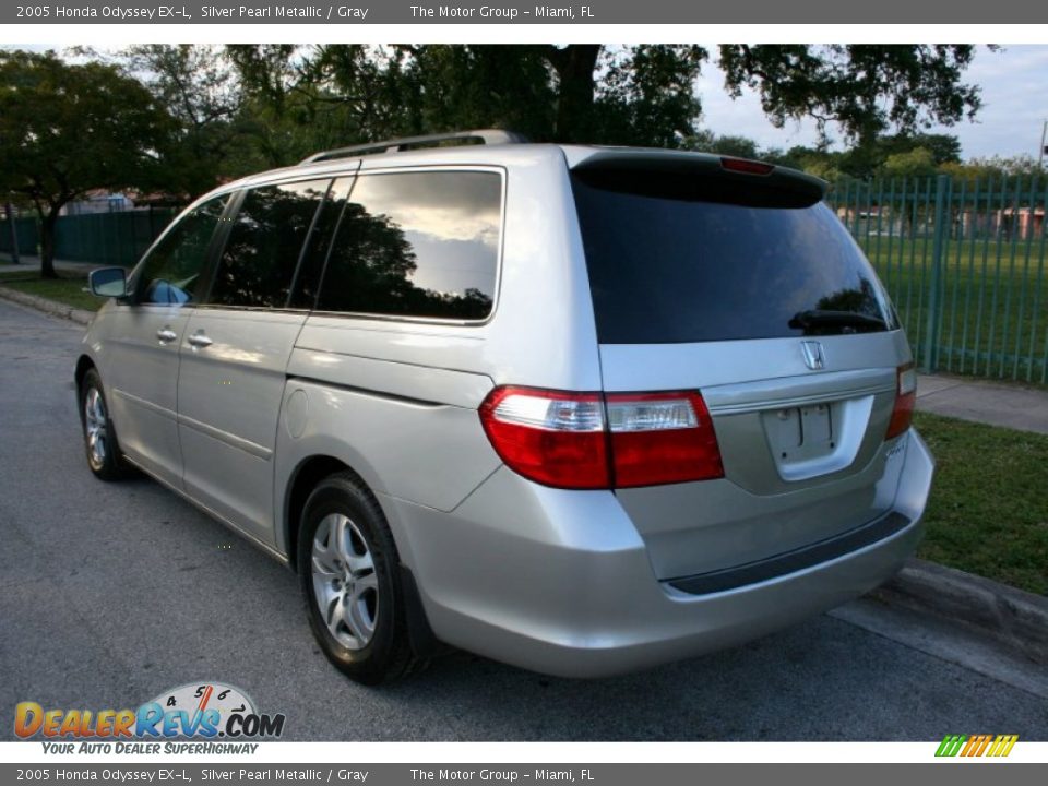 2005 Honda Odyssey EX-L Silver Pearl Metallic / Gray Photo #10