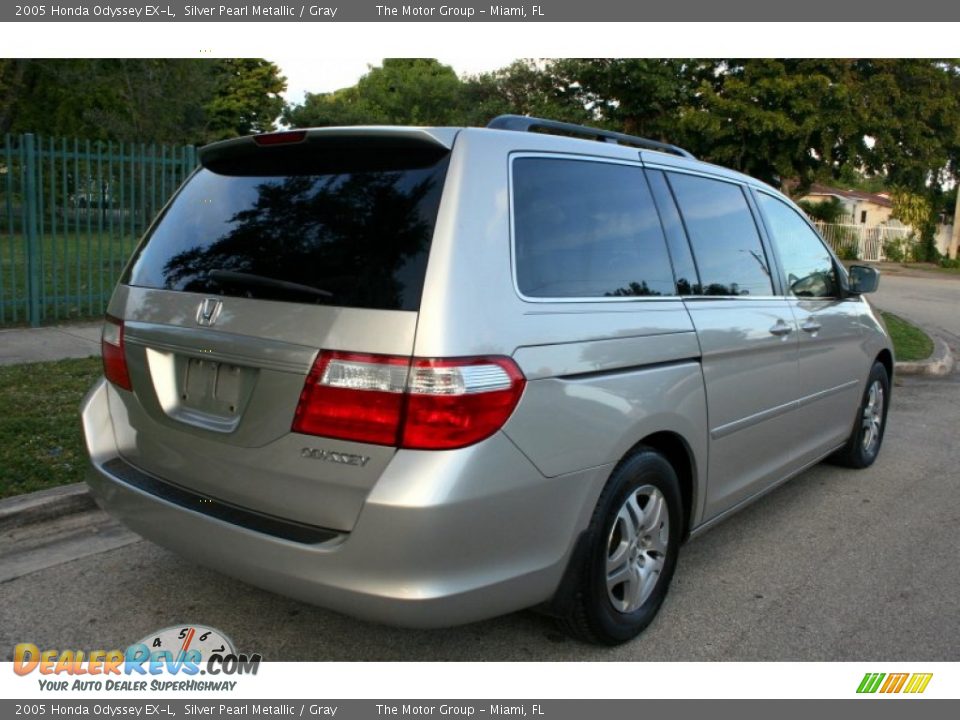 2005 Honda Odyssey EX-L Silver Pearl Metallic / Gray Photo #11