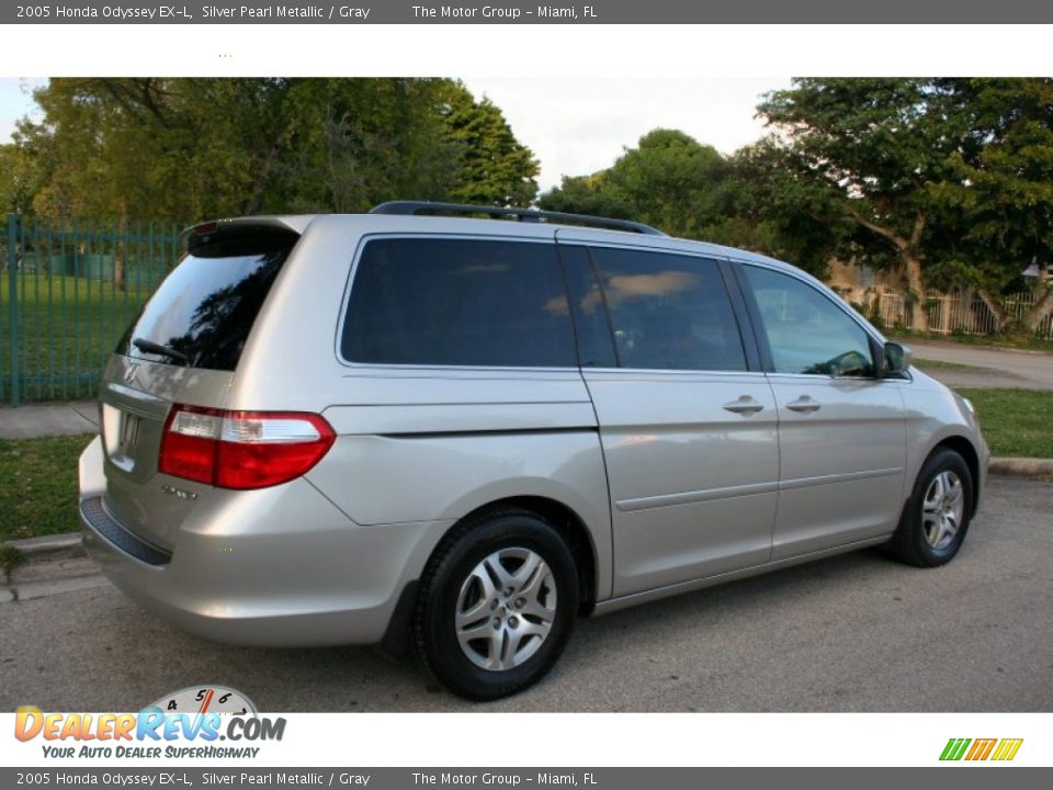 2005 Honda Odyssey EX-L Silver Pearl Metallic / Gray Photo #12