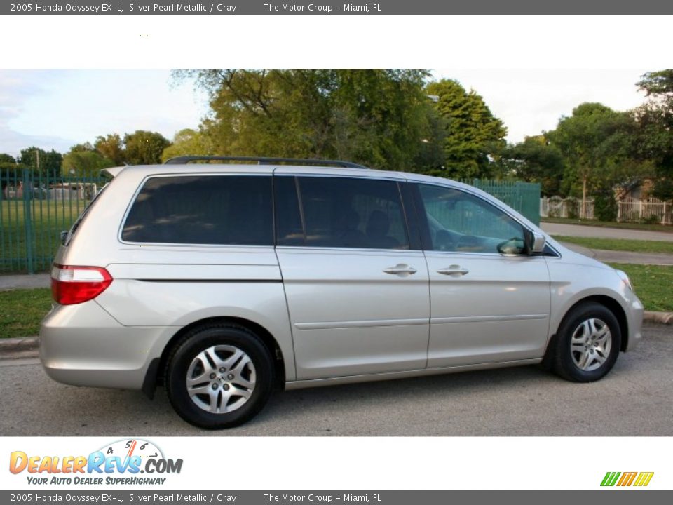 2005 Honda Odyssey EX-L Silver Pearl Metallic / Gray Photo #13