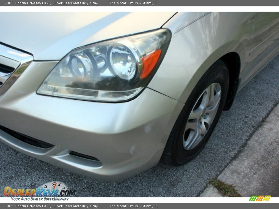 2005 Honda Odyssey EX-L Silver Pearl Metallic / Gray Photo #24