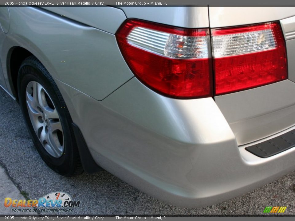 2005 Honda Odyssey EX-L Silver Pearl Metallic / Gray Photo #25