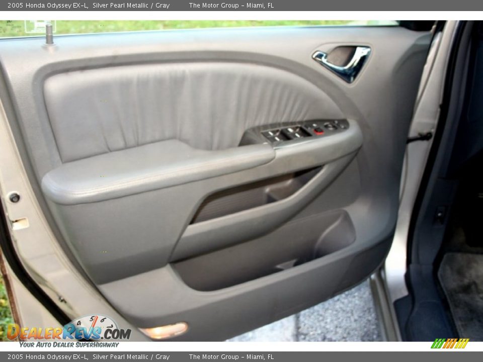 2005 Honda Odyssey EX-L Silver Pearl Metallic / Gray Photo #33