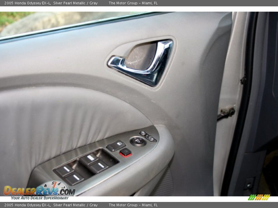 2005 Honda Odyssey EX-L Silver Pearl Metallic / Gray Photo #35