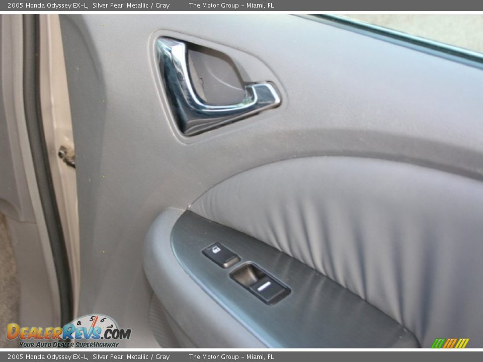 2005 Honda Odyssey EX-L Silver Pearl Metallic / Gray Photo #36