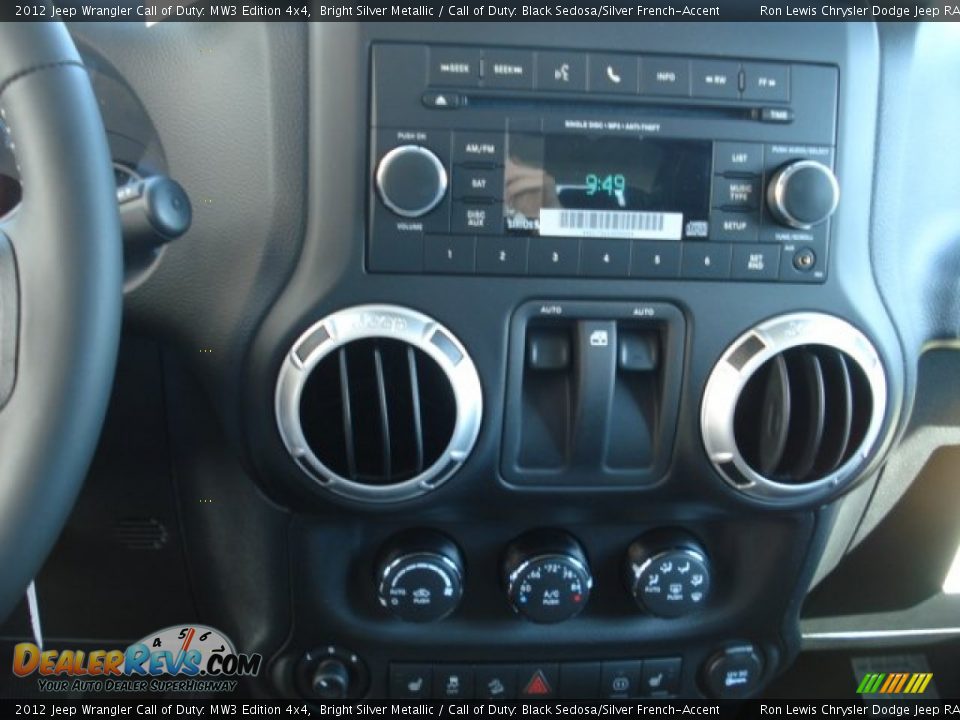2012 Jeep Wrangler Call of Duty: MW3 Edition 4x4 Bright Silver Metallic / Call of Duty: Black Sedosa/Silver French-Accent Photo #21