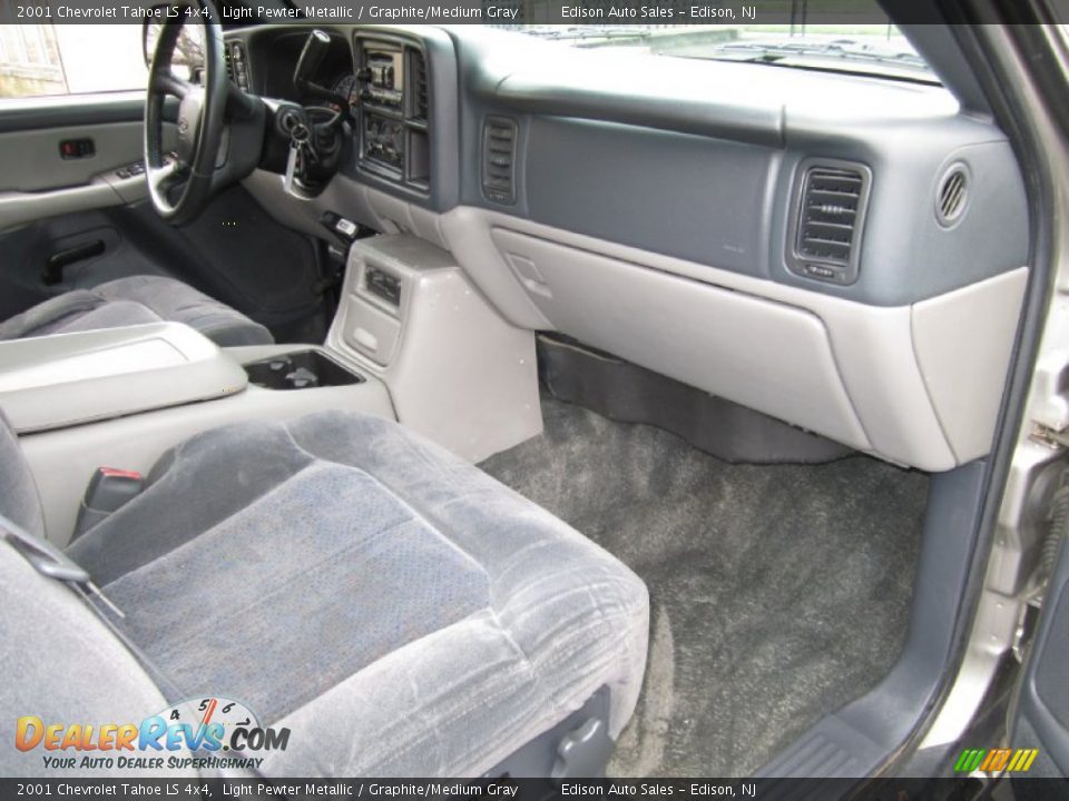 2001 Chevrolet Tahoe LS 4x4 Light Pewter Metallic / Graphite/Medium Gray Photo #16