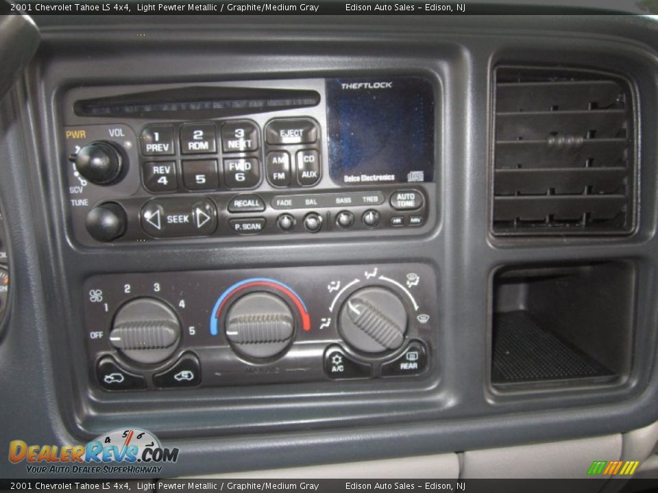 2001 Chevrolet Tahoe LS 4x4 Light Pewter Metallic / Graphite/Medium Gray Photo #20