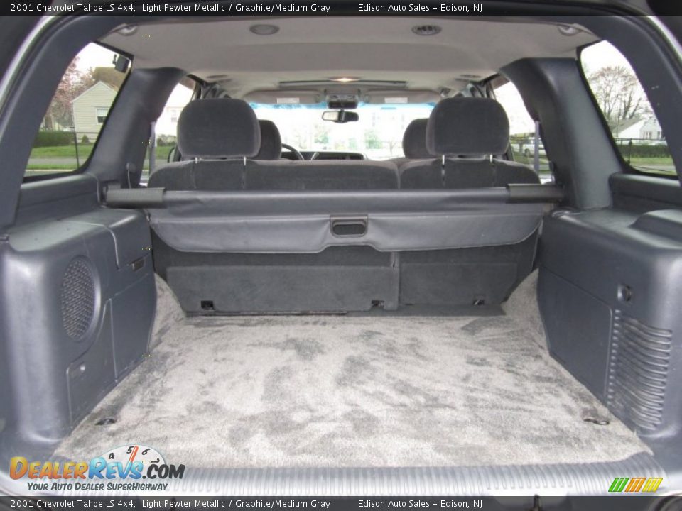 2001 Chevrolet Tahoe LS 4x4 Light Pewter Metallic / Graphite/Medium Gray Photo #25