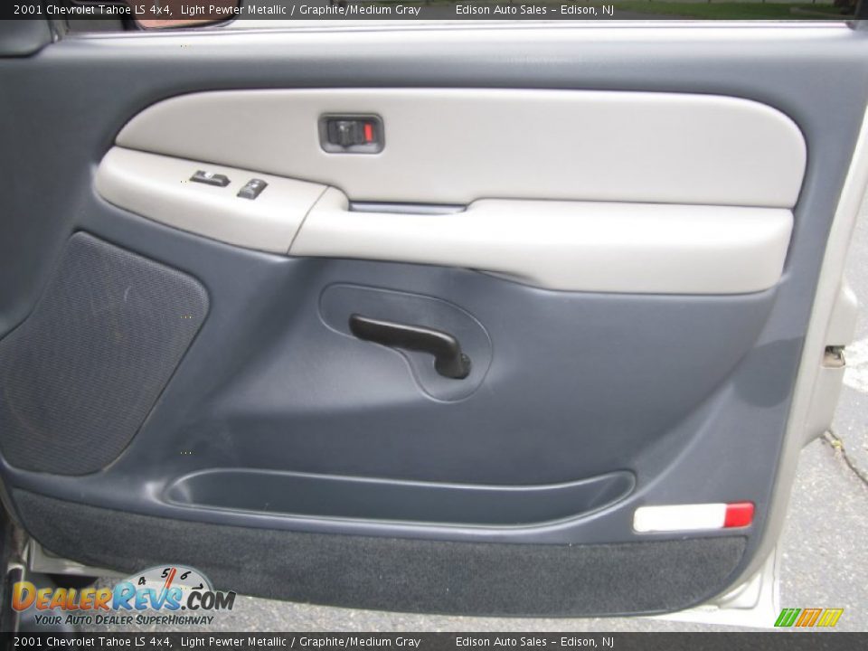 2001 Chevrolet Tahoe LS 4x4 Light Pewter Metallic / Graphite/Medium Gray Photo #26