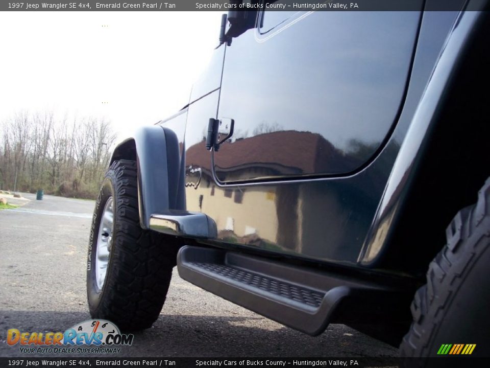 1997 Jeep Wrangler SE 4x4 Emerald Green Pearl / Tan Photo #32