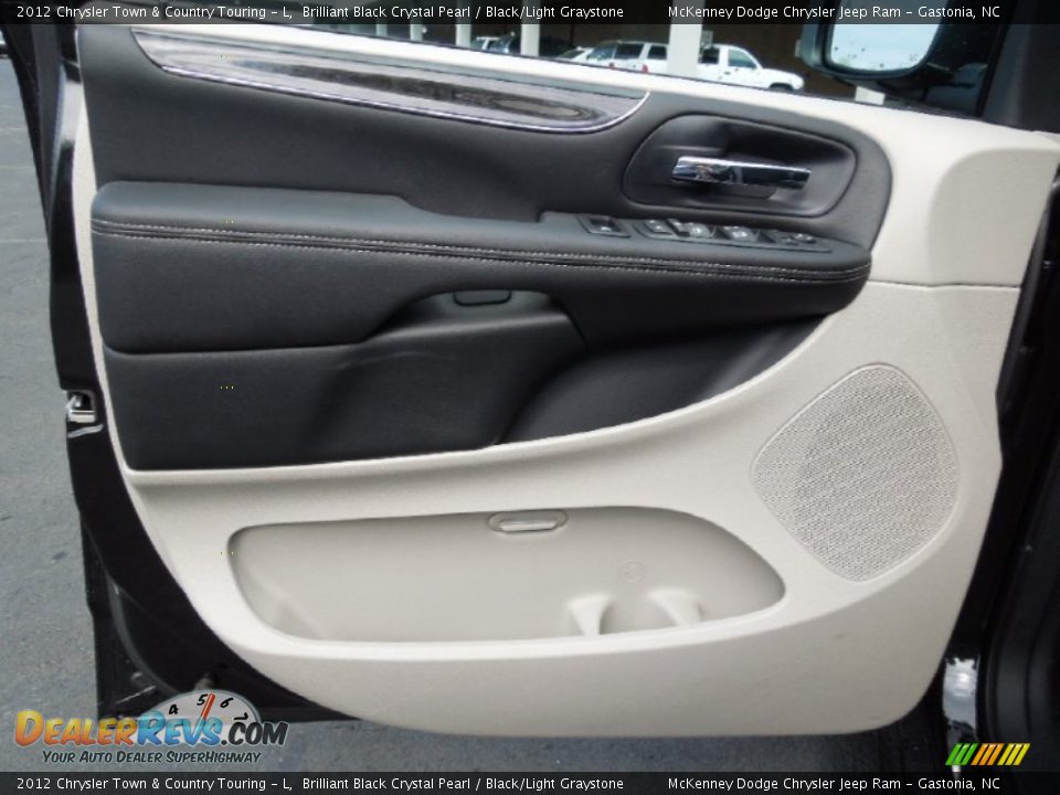 2012 Chrysler Town & Country Touring - L Brilliant Black Crystal Pearl / Black/Light Graystone Photo #10