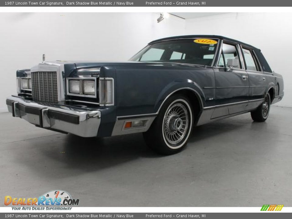 1987 Lincoln Town Car Signature Dark Shadow Blue Metallic / Navy Blue Photo #1