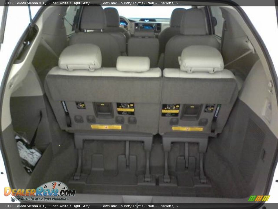 2012 Toyota Sienna XLE Super White / Light Gray Photo #4