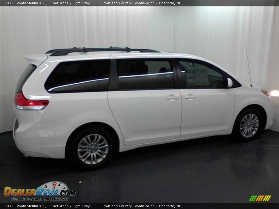 2012 Toyota Sienna XLE Super White / Light Gray Photo #5