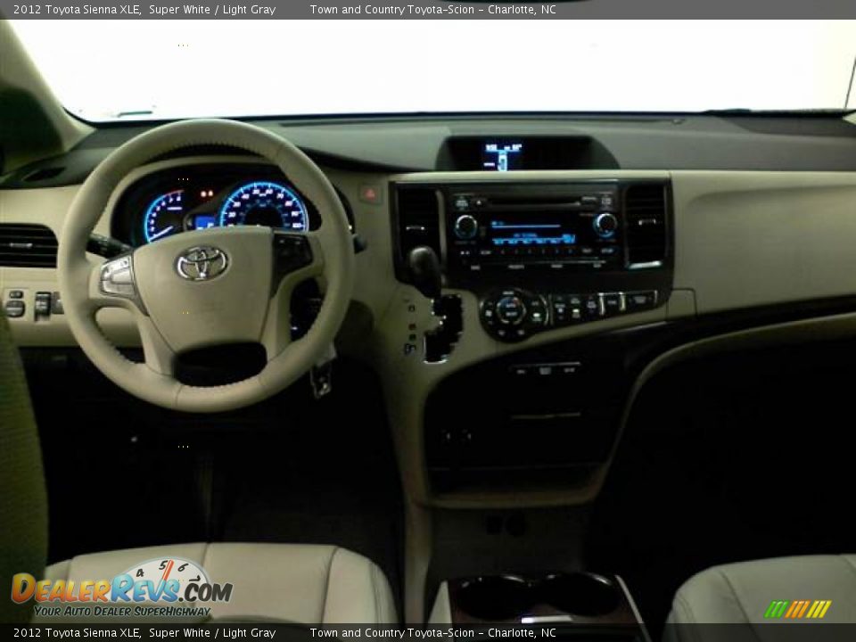 2012 Toyota Sienna XLE Super White / Light Gray Photo #8