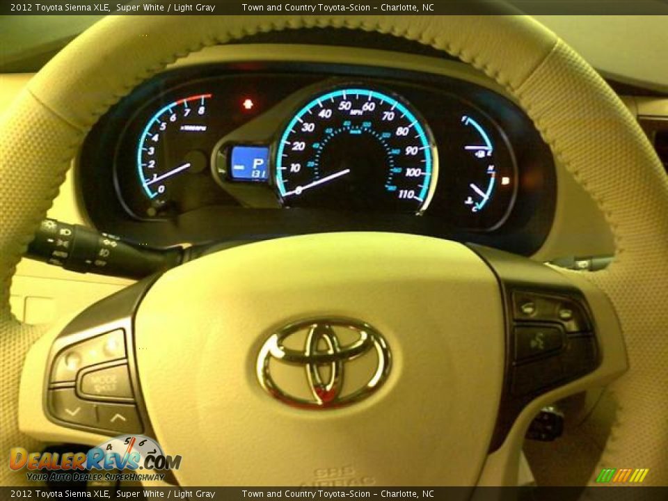 2012 Toyota Sienna XLE Super White / Light Gray Photo #9
