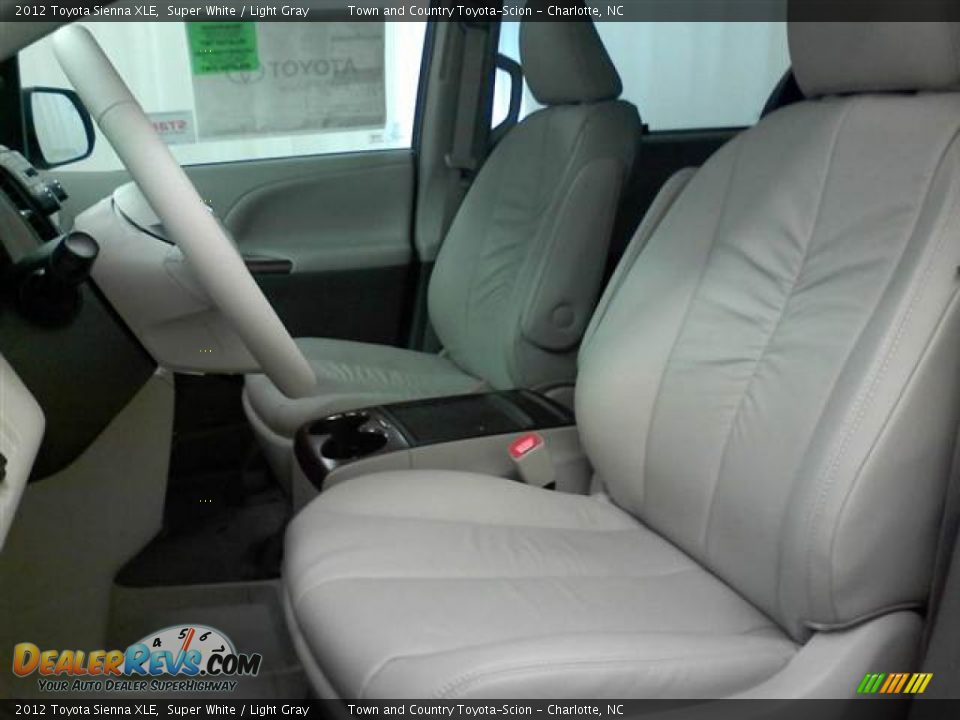 2012 Toyota Sienna XLE Super White / Light Gray Photo #11