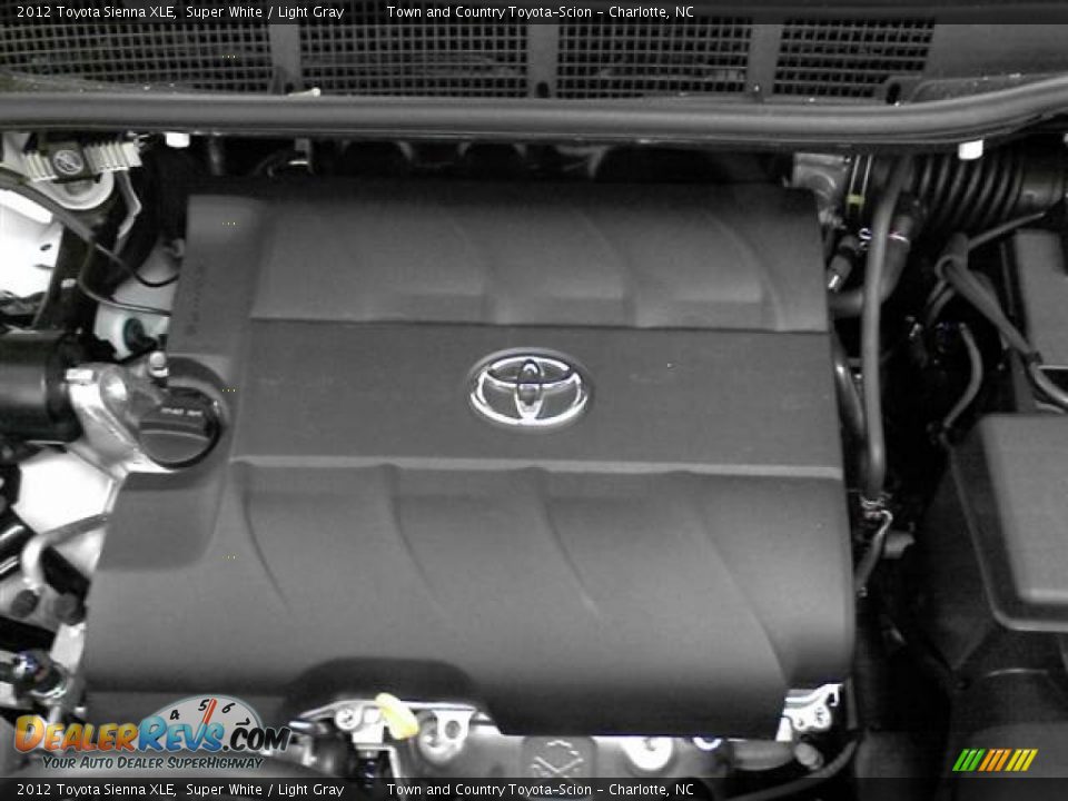2012 Toyota Sienna XLE Super White / Light Gray Photo #12