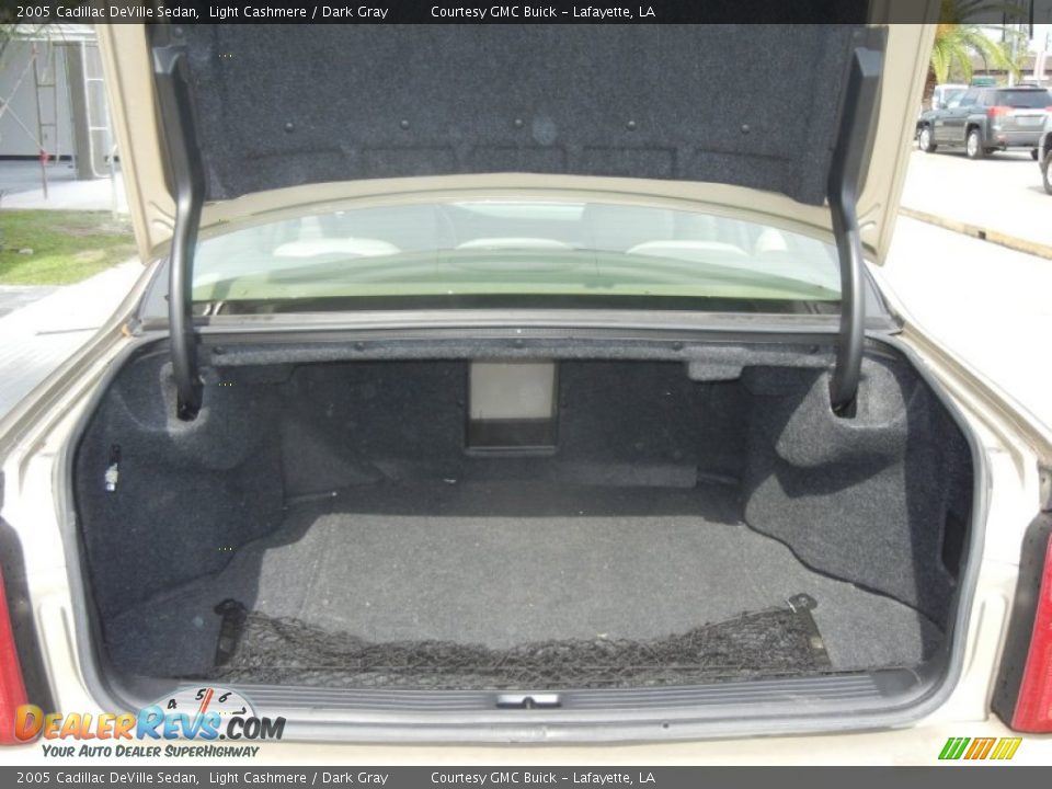 2005 Cadillac DeVille Sedan Light Cashmere / Dark Gray Photo #4