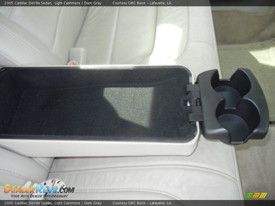 2005 Cadillac DeVille Sedan Light Cashmere / Dark Gray Photo #9