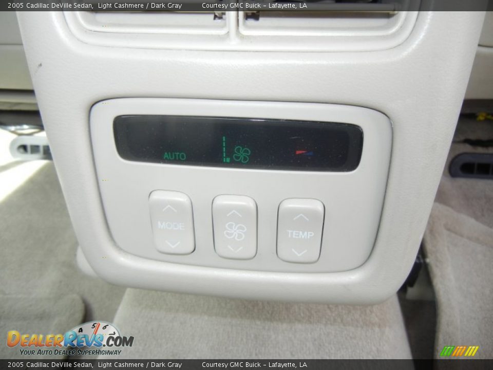 2005 Cadillac DeVille Sedan Light Cashmere / Dark Gray Photo #10