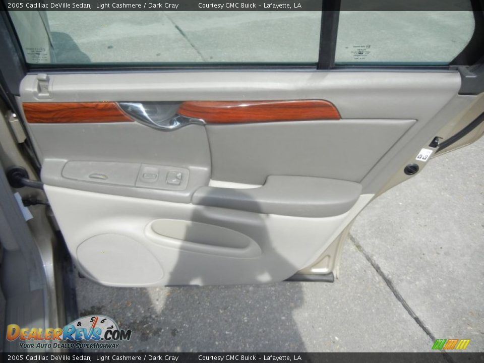 2005 Cadillac DeVille Sedan Light Cashmere / Dark Gray Photo #11