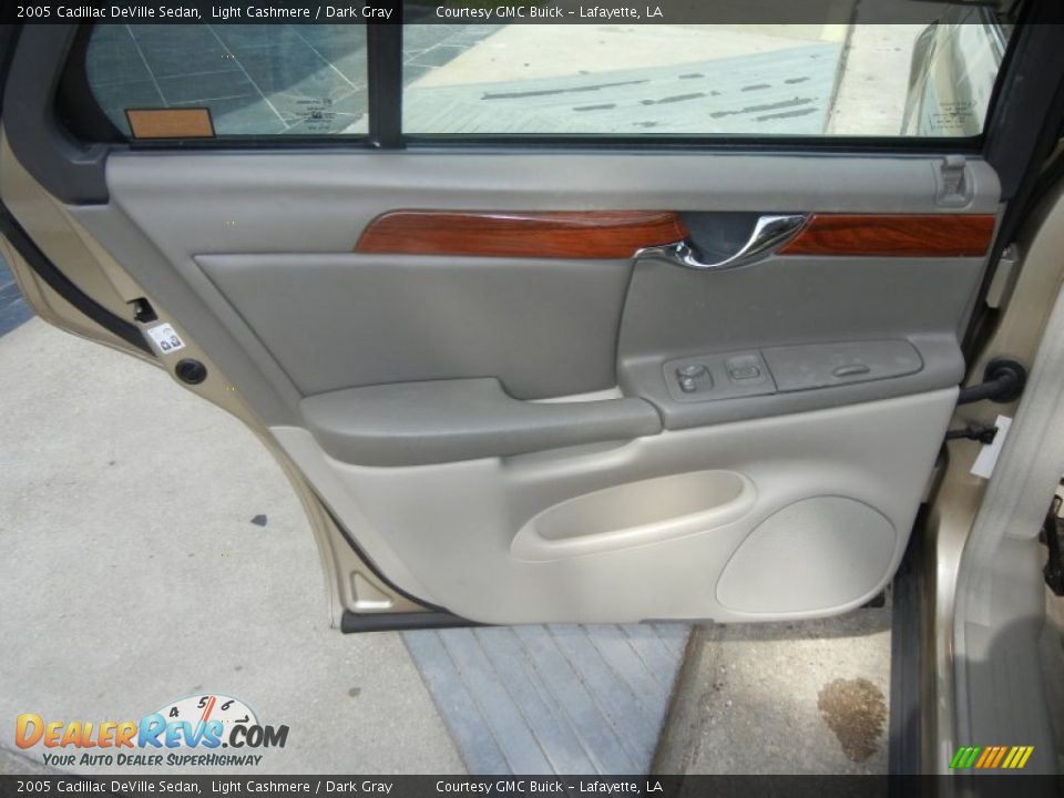 2005 Cadillac DeVille Sedan Light Cashmere / Dark Gray Photo #13