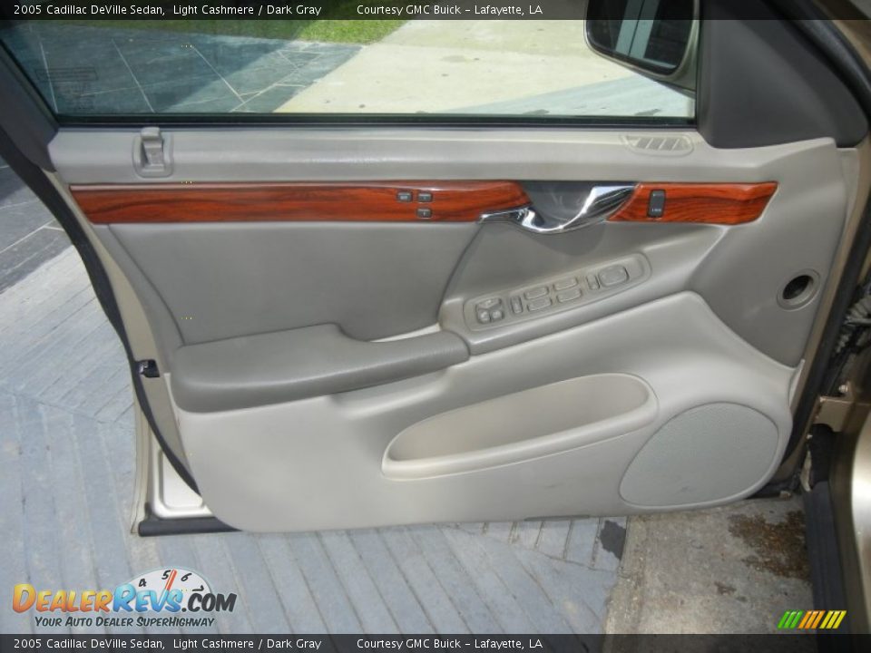 2005 Cadillac DeVille Sedan Light Cashmere / Dark Gray Photo #15