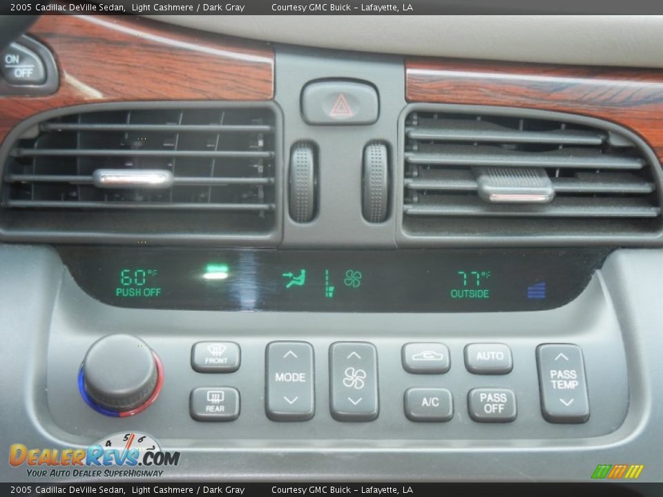 2005 Cadillac DeVille Sedan Light Cashmere / Dark Gray Photo #20