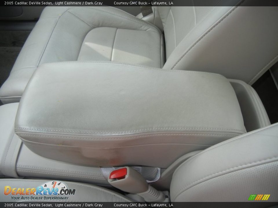 2005 Cadillac DeVille Sedan Light Cashmere / Dark Gray Photo #22