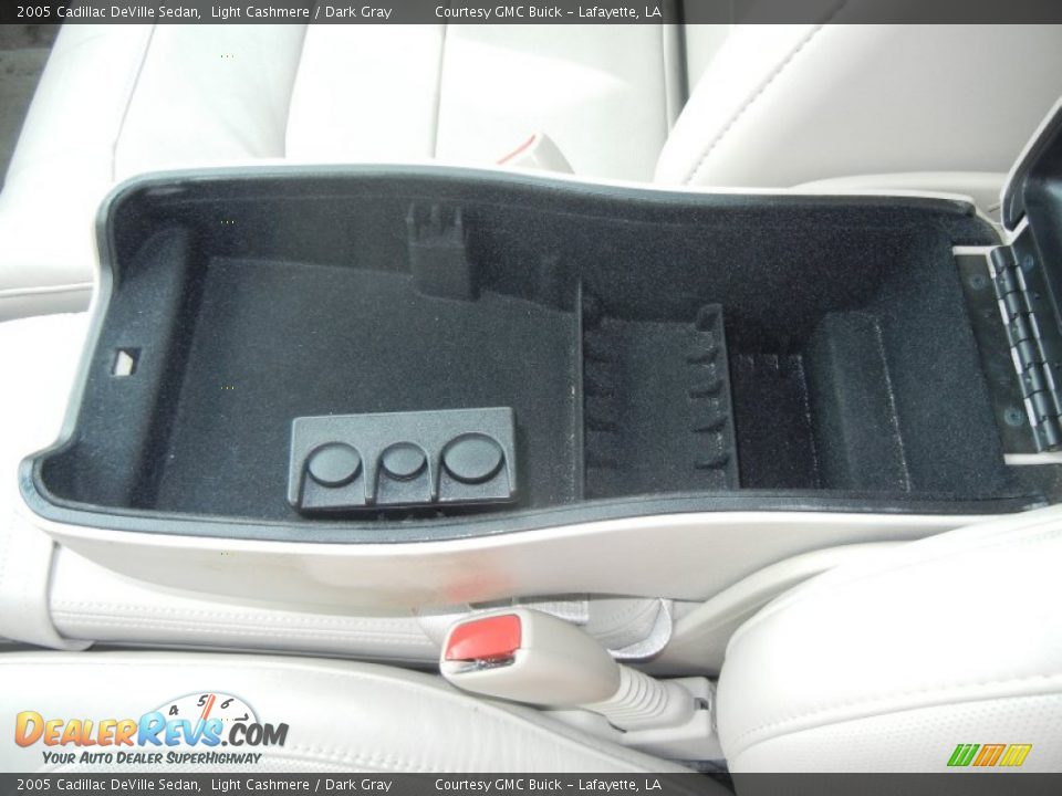 2005 Cadillac DeVille Sedan Light Cashmere / Dark Gray Photo #23