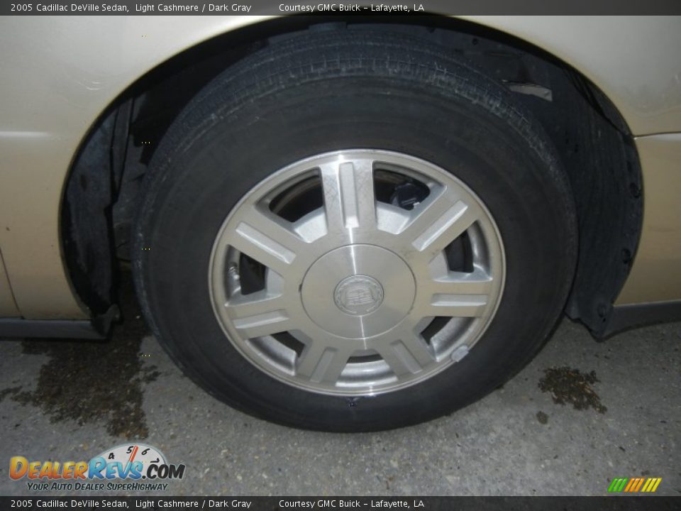 2005 Cadillac DeVille Sedan Light Cashmere / Dark Gray Photo #24