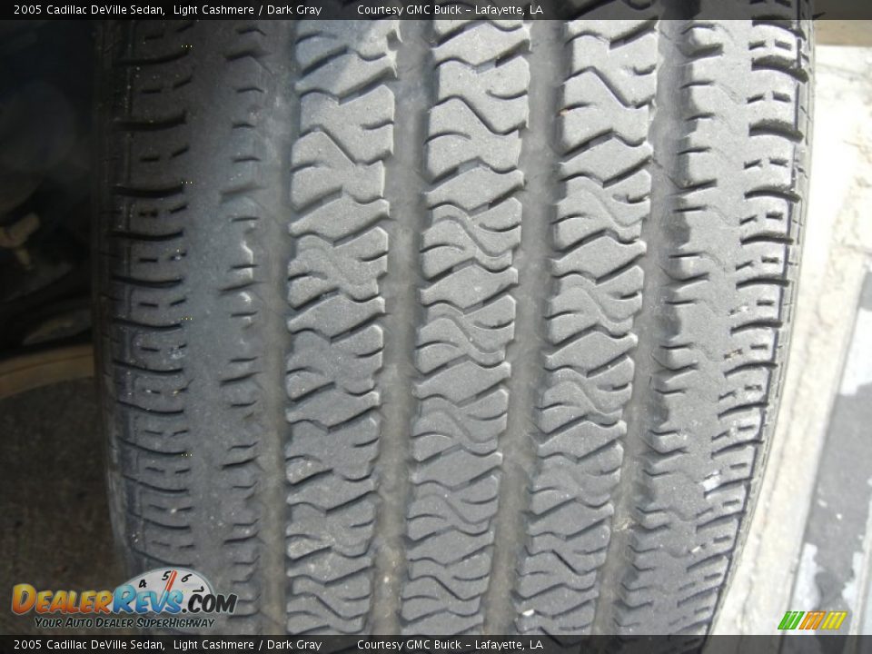 2005 Cadillac DeVille Sedan Light Cashmere / Dark Gray Photo #26