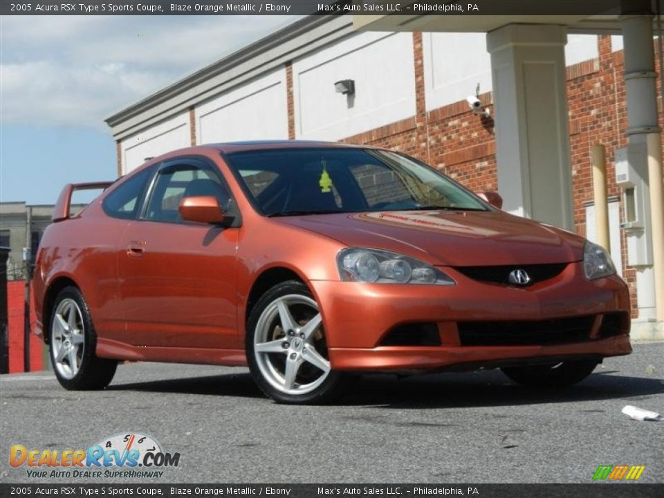 Front 3/4 View of 2005 Acura RSX Type S Sports Coupe Photo #2