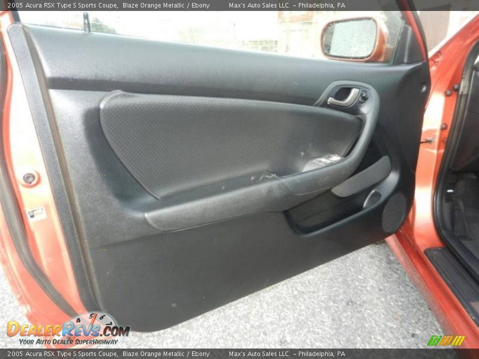 Door Panel of 2005 Acura RSX Type S Sports Coupe Photo #10