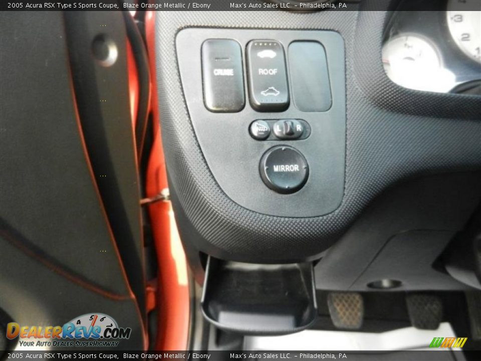 Controls of 2005 Acura RSX Type S Sports Coupe Photo #24