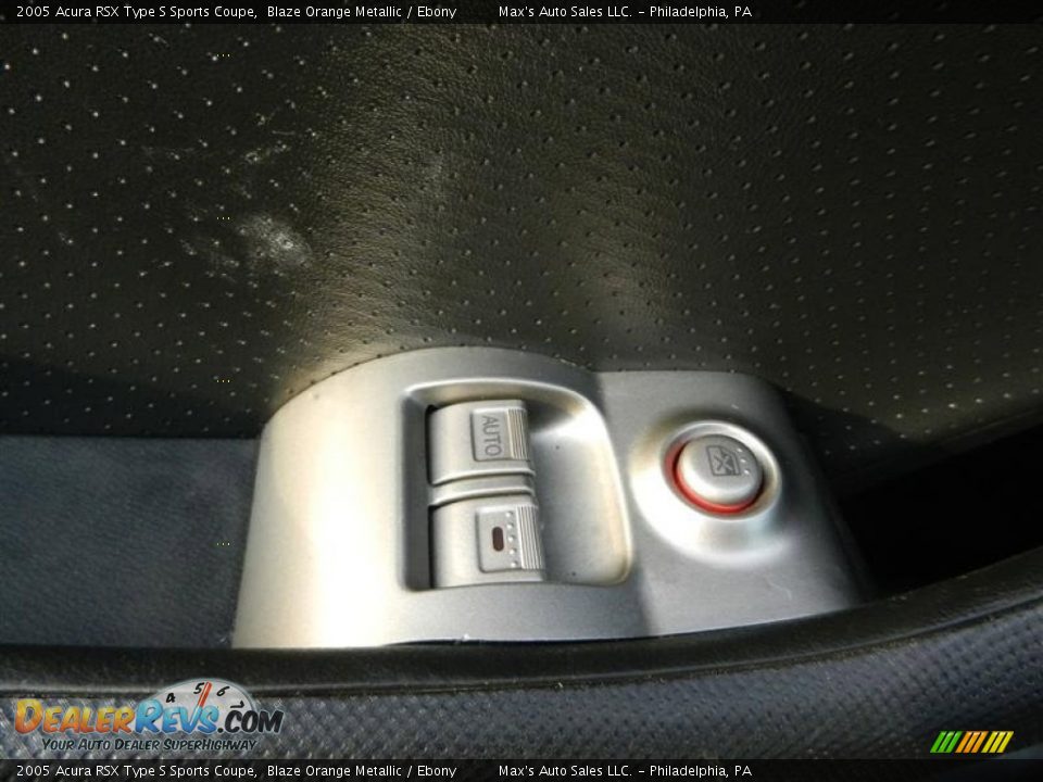 Controls of 2005 Acura RSX Type S Sports Coupe Photo #25