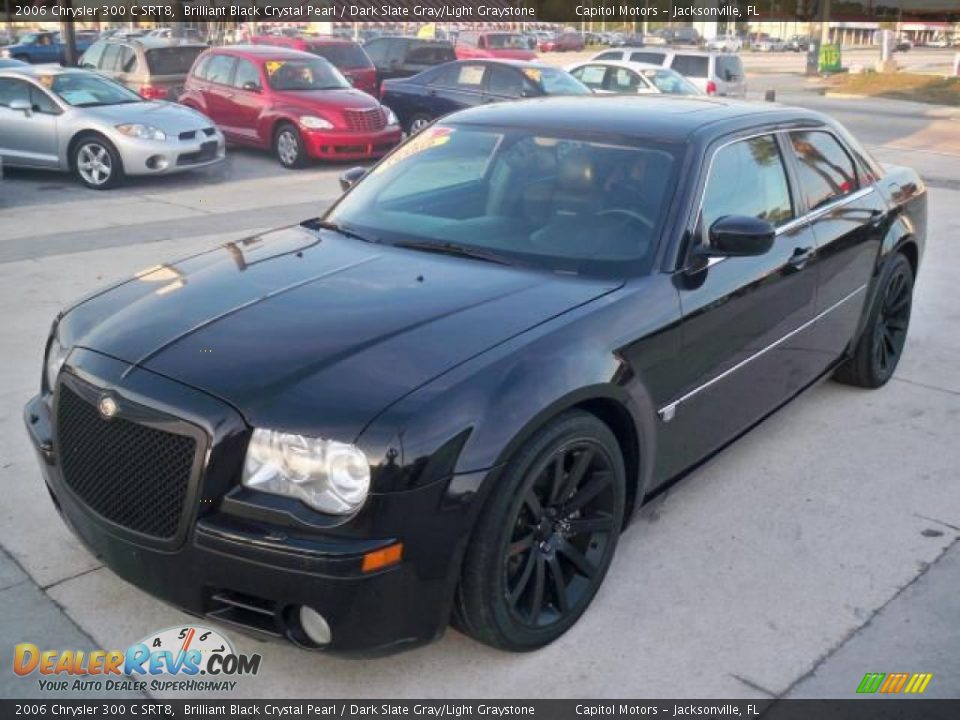 Front 3/4 View of 2006 Chrysler 300 C SRT8 Photo #31