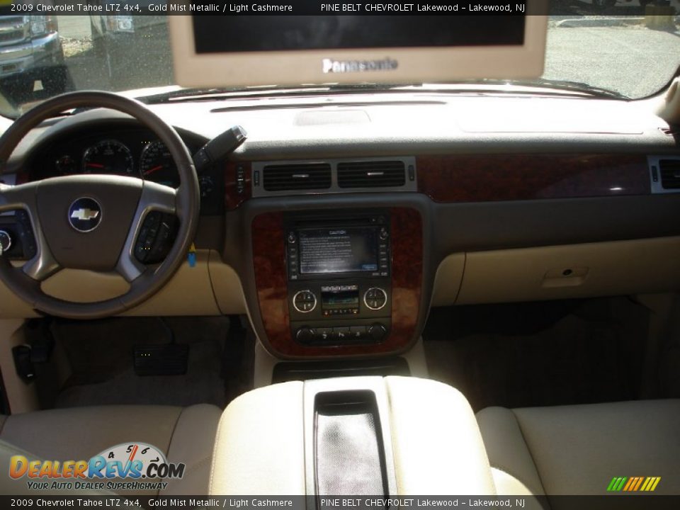 2009 Chevrolet Tahoe LTZ 4x4 Gold Mist Metallic / Light Cashmere Photo #12