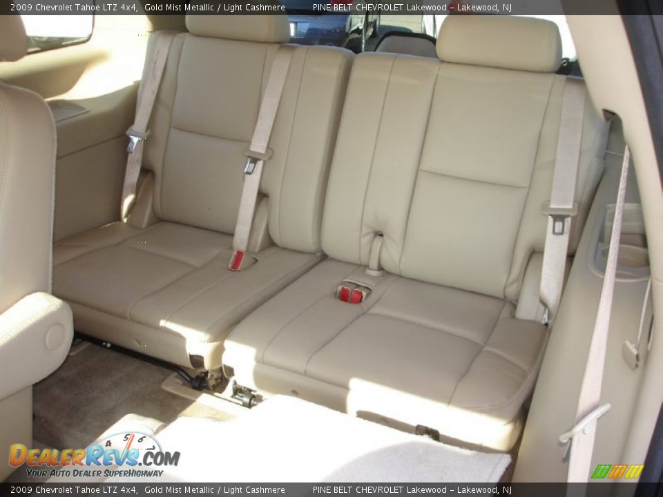 2009 Chevrolet Tahoe LTZ 4x4 Gold Mist Metallic / Light Cashmere Photo #13