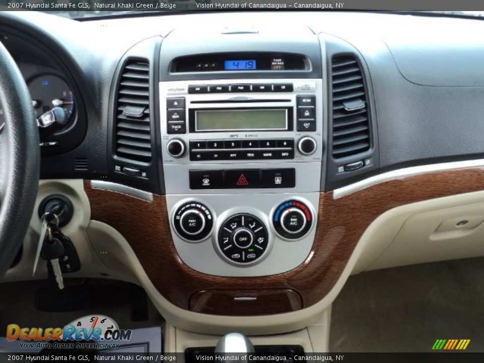 Controls of 2007 Hyundai Santa Fe GLS Photo #23