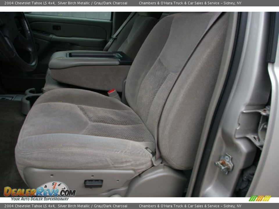 2004 Chevrolet Tahoe LS 4x4 Silver Birch Metallic / Gray/Dark Charcoal Photo #3