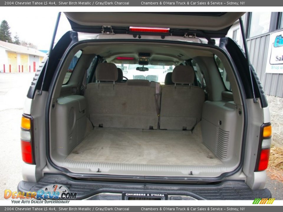2004 Chevrolet Tahoe LS 4x4 Silver Birch Metallic / Gray/Dark Charcoal Photo #18