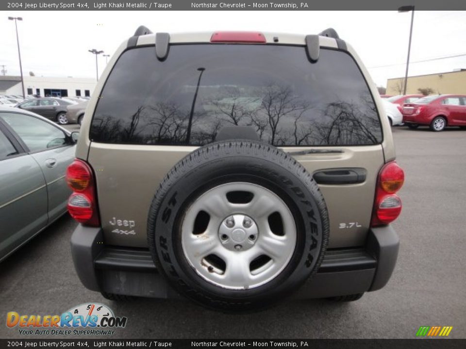 2004 Jeep Liberty Sport 4x4 Light Khaki Metallic / Taupe Photo #3