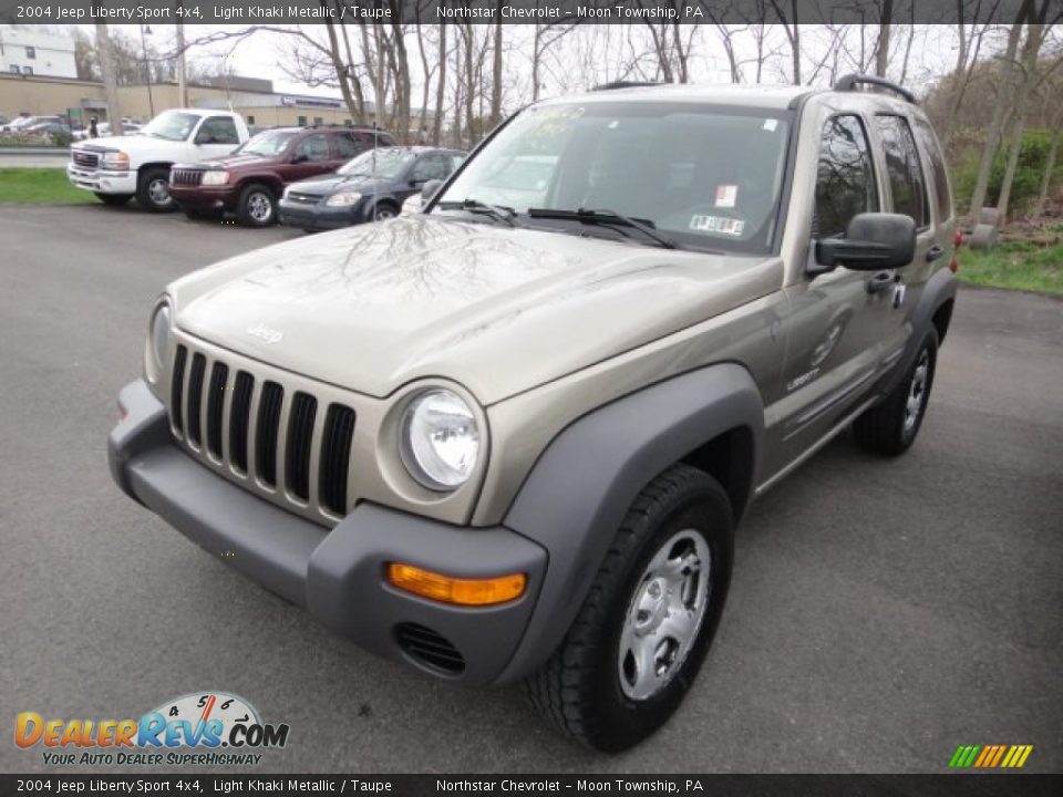 2004 Jeep Liberty Sport 4x4 Light Khaki Metallic / Taupe Photo #5