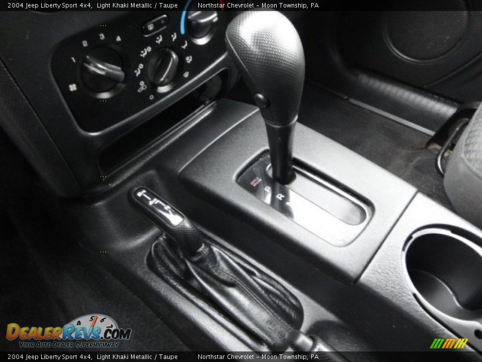 2004 Jeep Liberty Sport 4x4 Shifter Photo #12