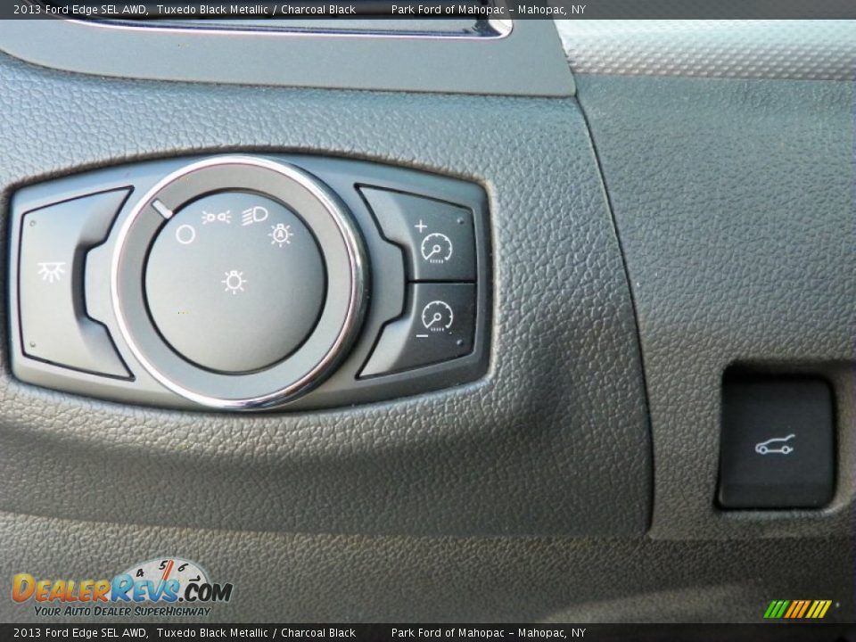 Controls of 2013 Ford Edge SEL AWD Photo #20